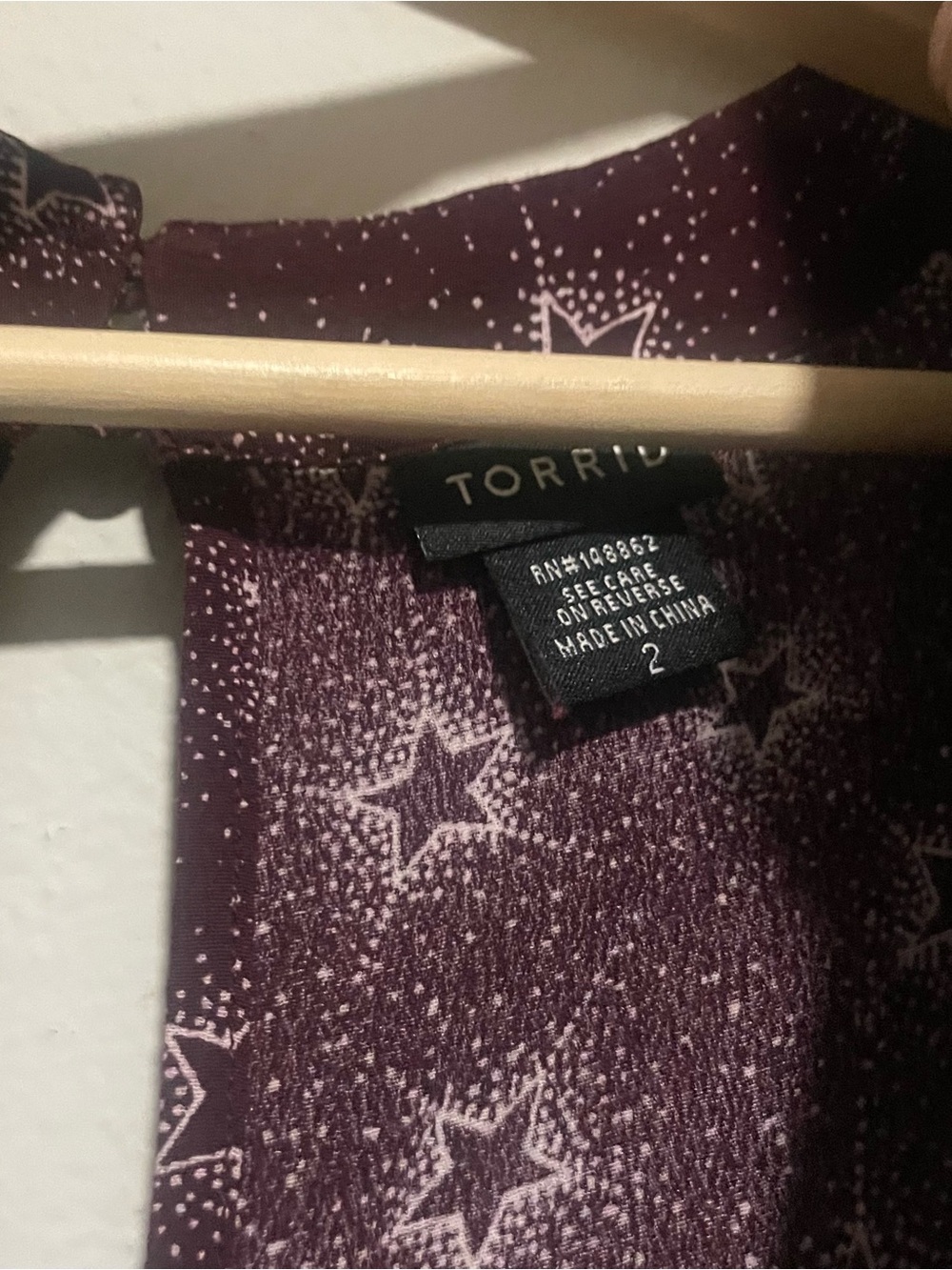 Torrid Maroon Rayon Novelty Celestial Stars Cut Out Choker Blouse, Size 2x - Picture 4 of 5